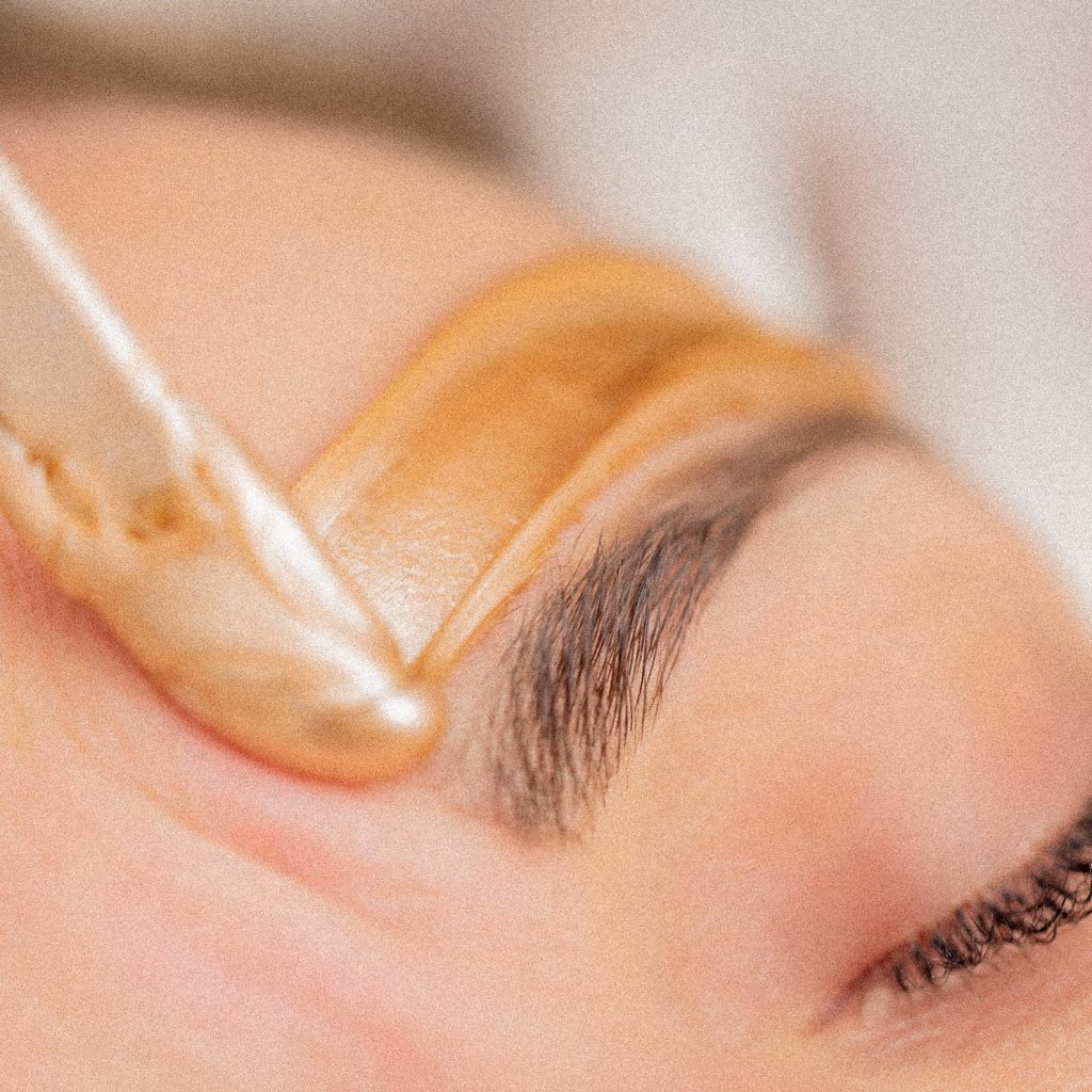 Ceretta viso donna definizione sopracciglia
