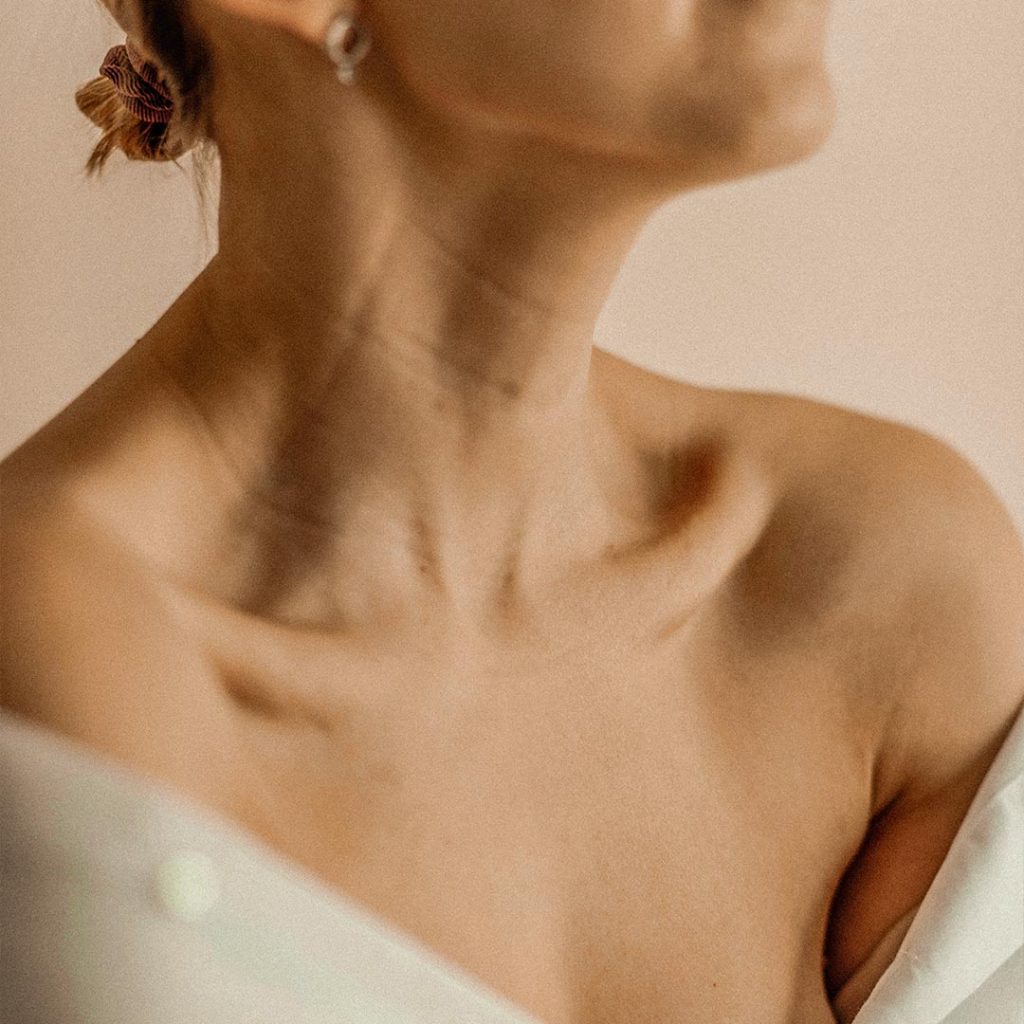 Il laser fotobiostimolante per il corpo è una tecnologia innovativa e indolore che tonifica la pelle.